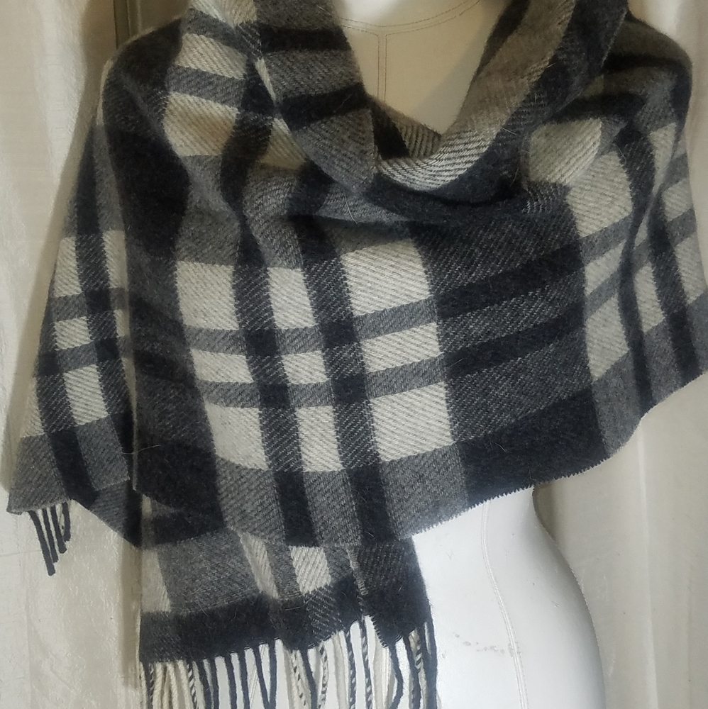 DKNY Wool scarf